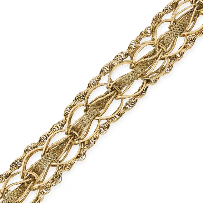 A VINTAGE GOLD BRACELET in 14ct yellow gold, comprising rows of interlocking fancy links, stamped