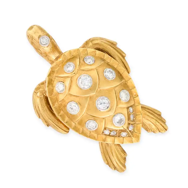 MARZO, A DIAMOND TURTLE CLIP BROOCH in 18ct yellow gold, designed as a turtle, the shell set with