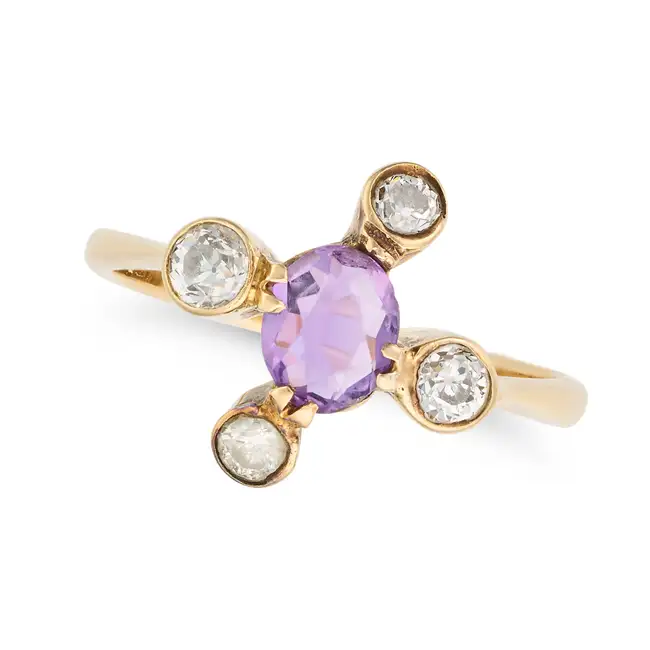 AN ANTIQUE AMETHYST AND DIAMOND DRESS RING, EARLY 20TH CENTURY in 18ct yellow gold, set with an oval