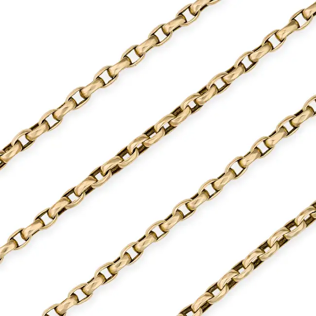 AN ANTIQUE GOLD GUARD CHAIN NECKLACE in yellow gold, comprising a row of oval links terminating with