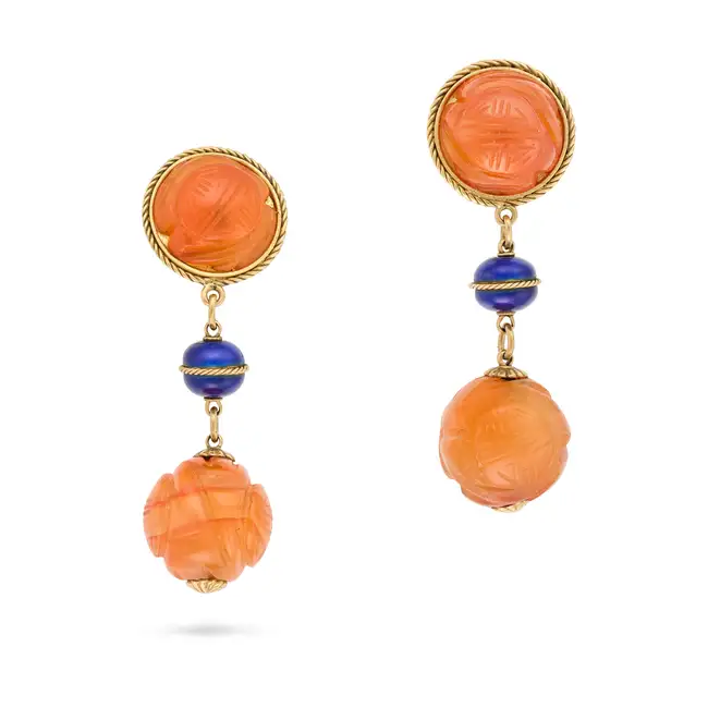 A PAIR OF VINTAGE CHINESE CARVED CARNELIAN AND ENAMEL DROP CLIP EARRINGS in 18ct yellow gold, each