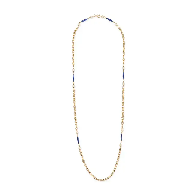 NO RESERVE - A VINTAGE PEARL AND ENAMEL SAUTOIR NECKLACE in 9ct yellow gold, comprising a row of
