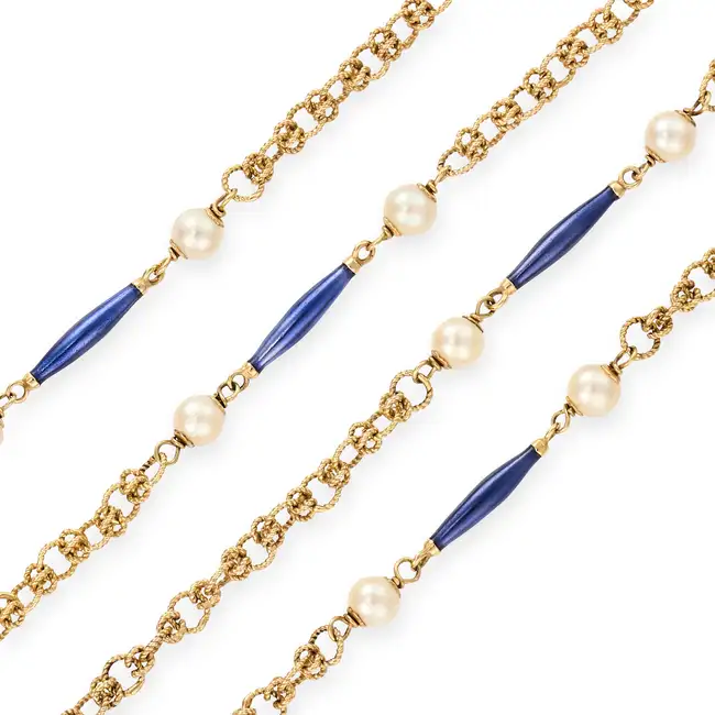 NO RESERVE - A VINTAGE PEARL AND ENAMEL SAUTOIR NECKLACE in 9ct yellow gold, comprising a row of