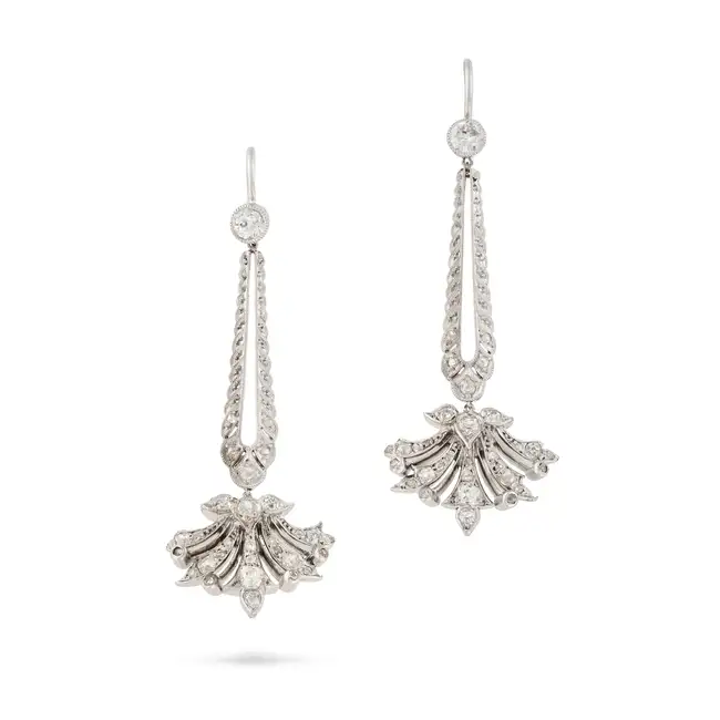A PAIR OF ANTIQUE DIAMOND DROP EARRINGS, EARLY 20TH CENTURY each comprising a foliate style spray