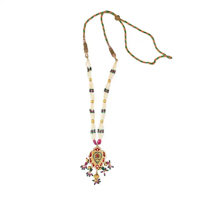 AN INDIAN RUBY, DIAMOND, EMERALD AND PEARL NECKLACE the pendant set to the centre with a green paste