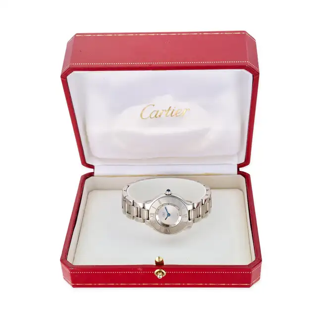 CARTIER, A LADIES MUST 21 WRISTWATCH, in stainless steel, the circular case with engraved Roman