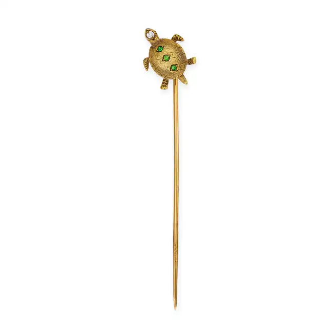 AN ANTIQUE TSAVORITE GARNET AND DIAMOND TURTLE STICK / TIE PIN designed as a turtle, the shell set