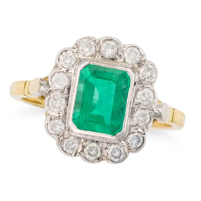 AN EMERALD AND DIAMOND CLUSTER RING in 18ct yellow gold, set with an octagonal step cut emerald of