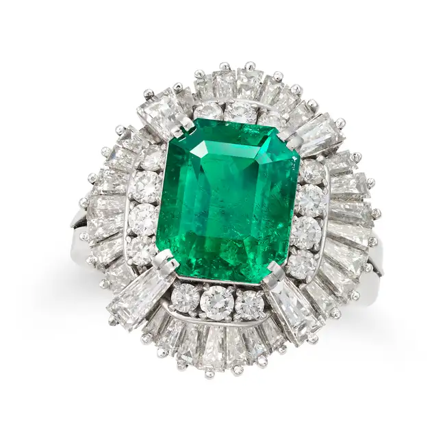 A VERY FINE COLOMBIAN EMERALD AND DIAMOND RING set with an octagonal step cut emerald of 3.24
