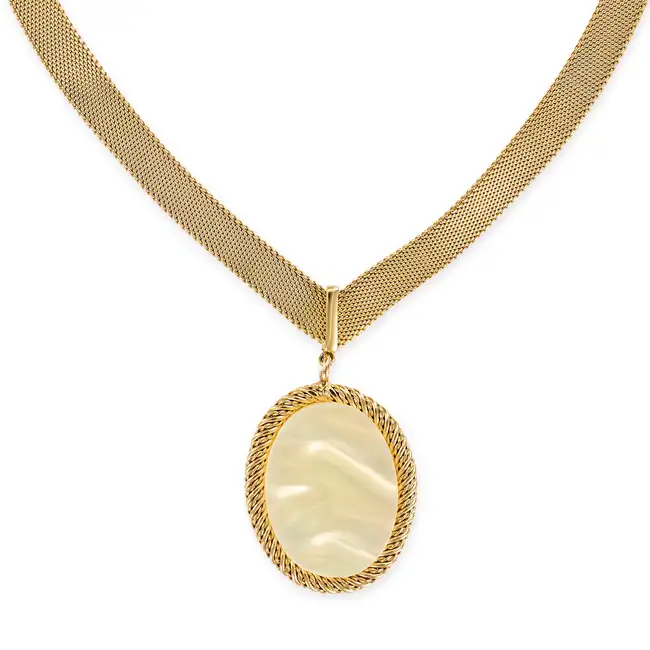 CHRISTIAN DIOR, A FAUX MOTHER OF PEARL NECKLACE comprising a flat Omega chain necklace suspending an