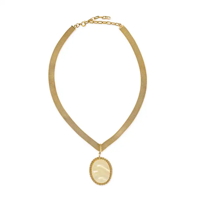 CHRISTIAN DIOR, A FAUX MOTHER OF PEARL NECKLACE comprising a flat Omega chain necklace suspending an