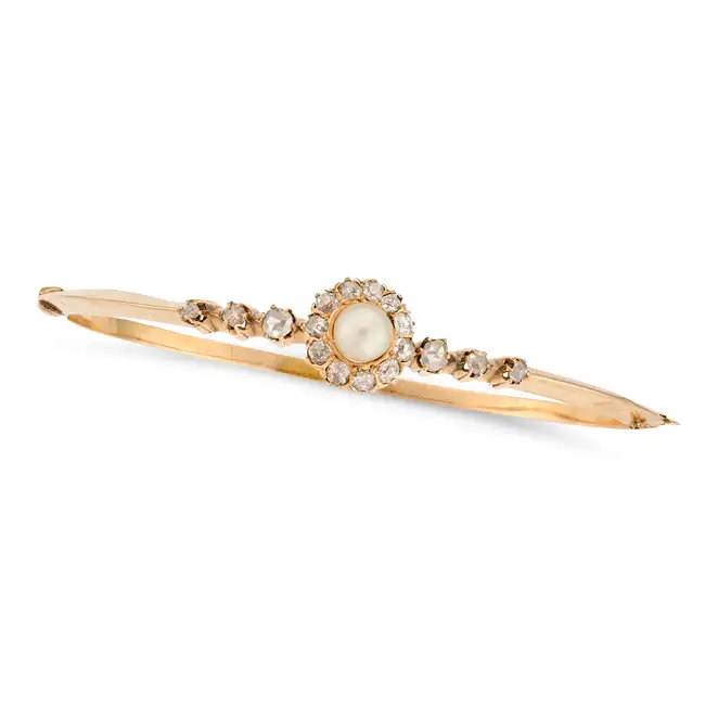 AN ANTIQUE NATURAL PEARL AND DIAMOND BANGLE, EARRINGS AND RING SUITE in yellow gold, the hinged