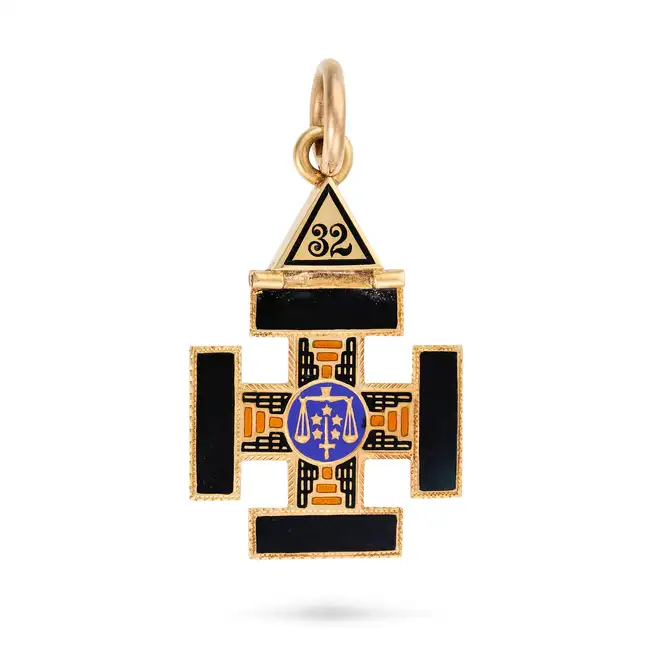 AN ENAMEL SCOTTISH RITE MASONIC PENDANT designed as a cross, decorated with black, blue and orange