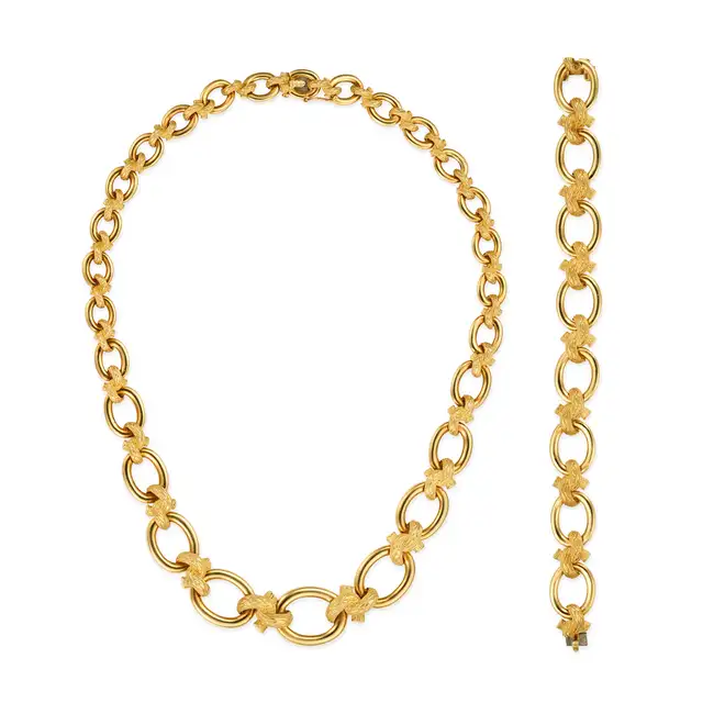 MELLERIO, A GOLD NECKLACE AND BRACELET SUITE in 18ct yellow gold, the necklace comprising a row of