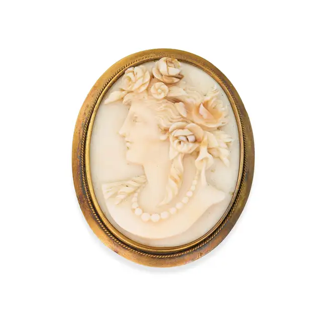 AN ANTIQUE SHELL CAMEO BROOCH, CIRCA 1882 set with a shell cameo finely carved to depict a woman