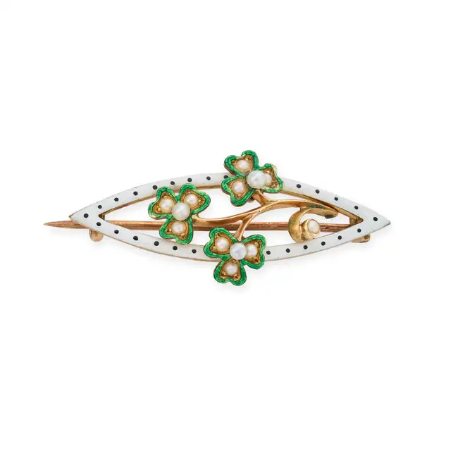 NO RESERVE - AN ANTIQUE ENAMEL AND PEARL CLOVER BROOCH in 15ct yellow gold, the navette shaped