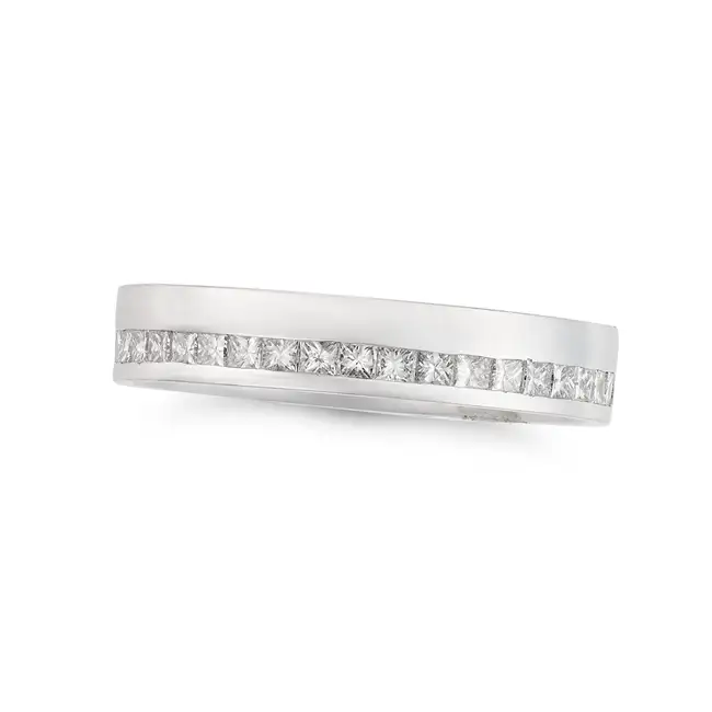 A DIAMOND FULL ETERNITY RING in 18ct white gold, set all around with a row of princess cut