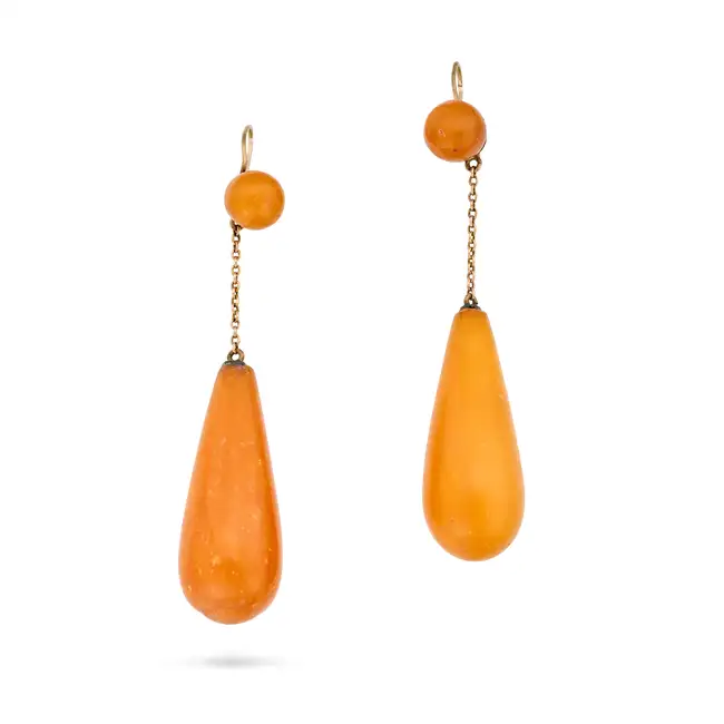 NO RESERVE - A PAIR OF ANTIQUE BUTTERSCOTCH AMBER DROP EARRINGS each suspending a tapering