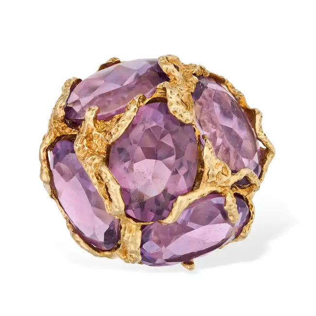 NO RESERVE - A MODERNIST AMETHYST DRESS RING in 14ct yellow gold, set with five oval cut amethysts