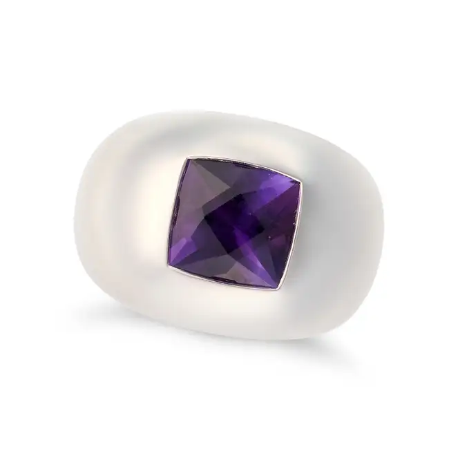 BOUCHERON, AN AMETHYST RING in 18ct white gold, set with a facetted amethyst, signed Boucheron and