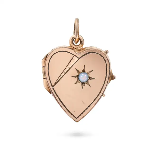 AN ANTIQUE OPAL HEART LOCKET PENDANT in yellow gold, designed as a heart set with a cabochon opal,