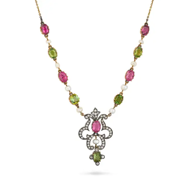 AN ANTIQUE PINK TOURMALINE, PERIDOT, PEARL AND DIAMOND PENDANT NECKLACE, EARLY 20TH CENTURY the