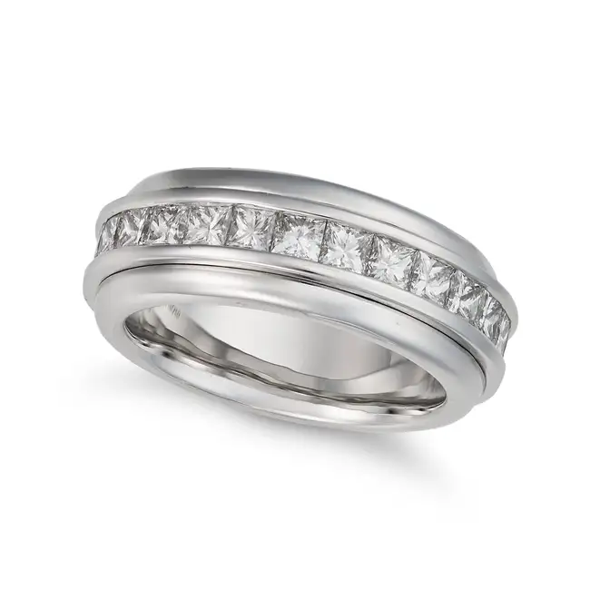 A DIAMOND FULL ETERNITY SPINNING RING set all around with a row of princess cut diamonds totalling
