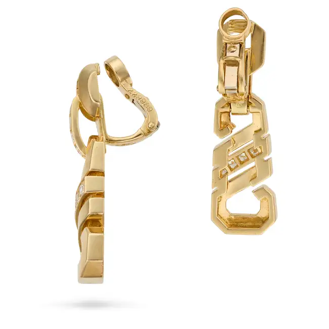 CARTIER, A PAIR OF VINTAGE DIAMOND FOXTROT DROP EARRINGS in 18ct yellow gold, each earring in