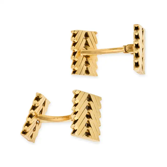 GEORGES L'ENFANT FOR VAN CLEEF & ARPELS, A PAIR OF GOLD CUFFLINKS in 18ct yellow gold, each link