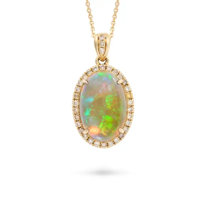 AN OPAL AND DIAMOND PENDANT NECKLACE in 14ct yellow gold, the pendant set with an oval cabochon opal