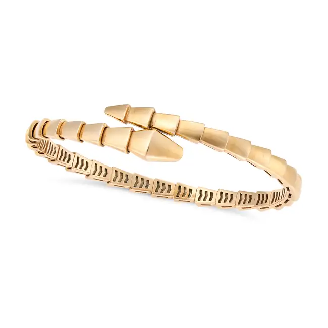 BULGARI, A GOLD SERPENTI VIPER BANGLE in 18ct yellow gold, the articulated bangle designed as a