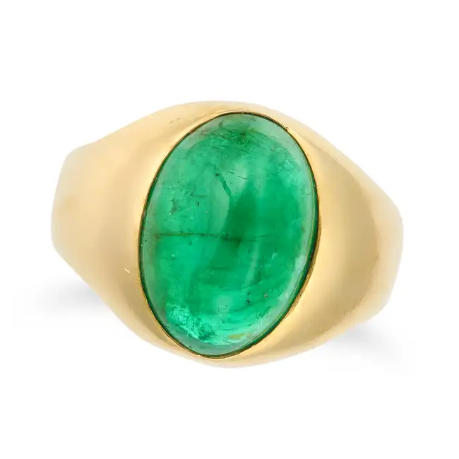 AN EMERALD SIGNET RING set with an oval cabochon emerald of approximately 7.50 carats, stamped 18ct,