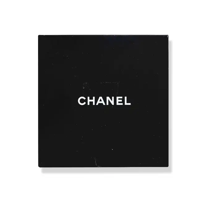 CHANEL, A FAUX PEARL AND GOLD METAL NUGGET NECKLACE comprising a strand of faux pearl and gold