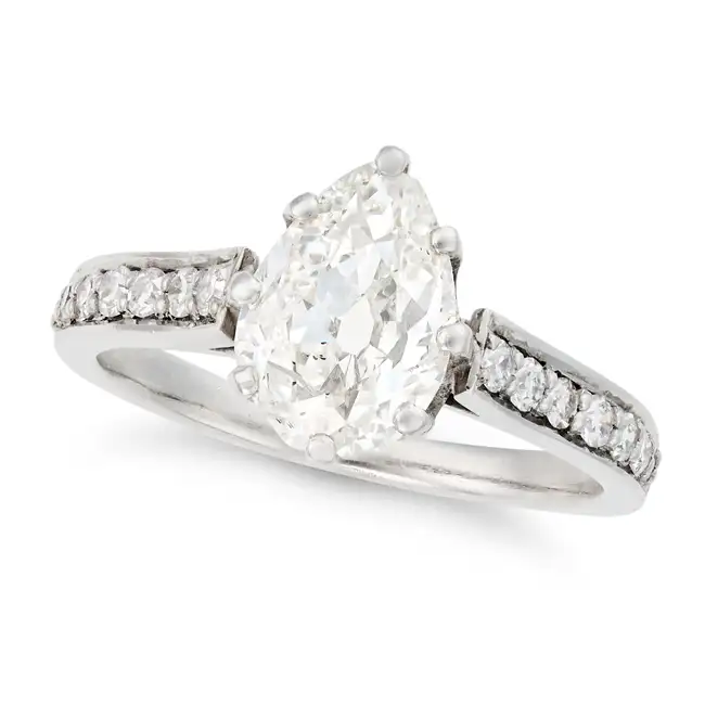 AN ANTIQUE OLD PEAR CUT DIAMOND RING set with an old pear cut diamond of approximately 1.40