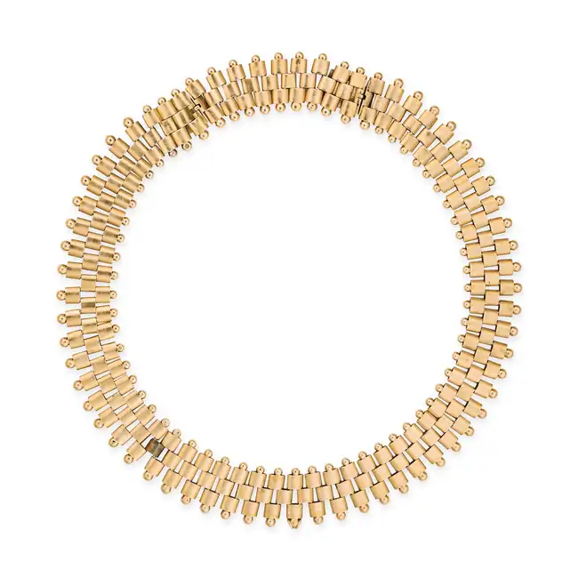 AN ANTIQUE GOLD COLLAR NECKLACE, 19TH CENTURY in yellow gold, comprising three rows of fancy