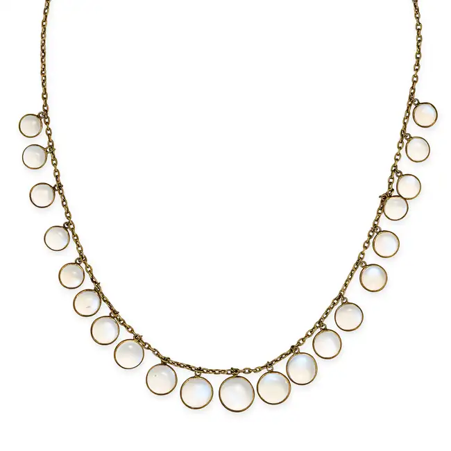 AN ANTIQUE MOONSTONE DROP NECKLACE in yellow gold, comprising a trace chain suspending a row of