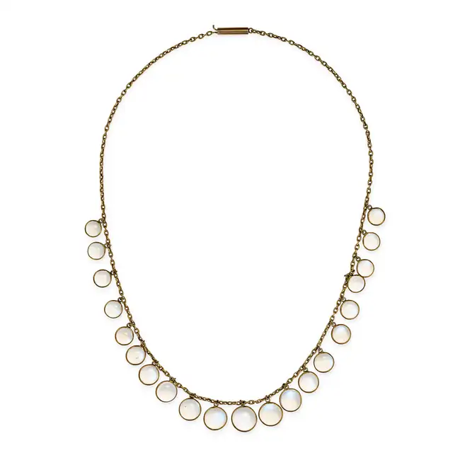 AN ANTIQUE MOONSTONE DROP NECKLACE in yellow gold, comprising a trace chain suspending a row of