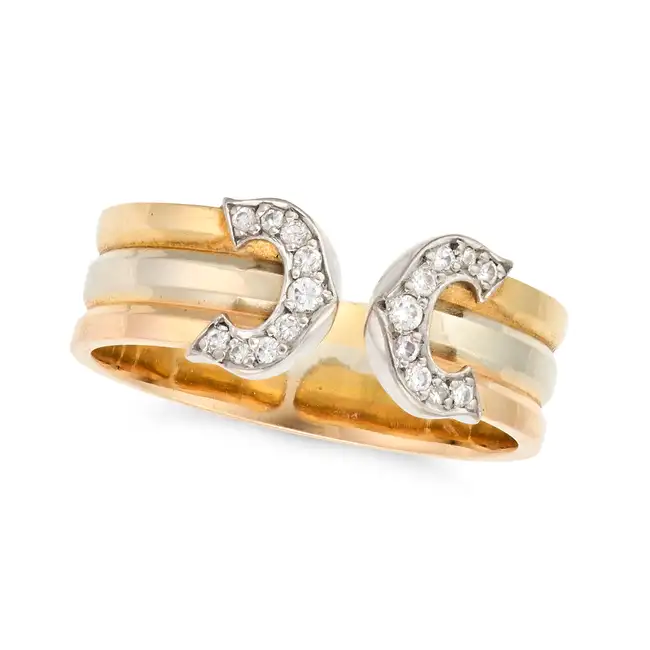 CARTIER, A DIAMOND C DE CARTIER RING in tricolour 18ct gold, the open tricolour gold band accented