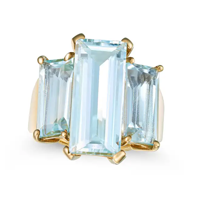 A VINTAGE AQUAMARINE THREE STONE RING in yellow gold, set with three elongated octagonal step cut