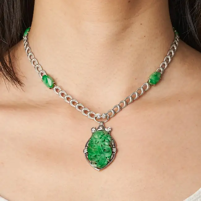 ALLSOPP & ALLSOPP, AN UNTREATED JADEITE JADE AND DIAMOND NECKLACE comprising a fancy engraved