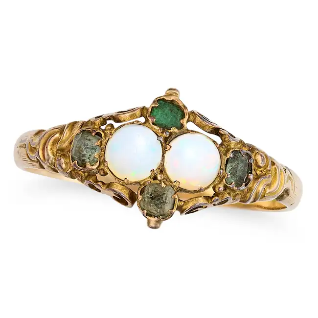NO RESERVE - AN ANTIQUE VICTORIAN OPAL AND EMERALD RING in yellow gold, set with two round