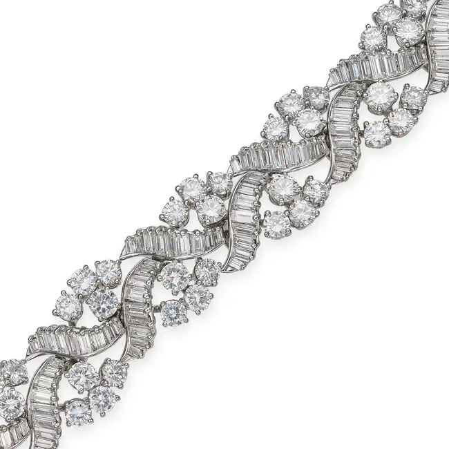 A FINE VINTAGE DIAMOND BRACELET, CIRCA 1950'S comprising a row of scrolling links set with