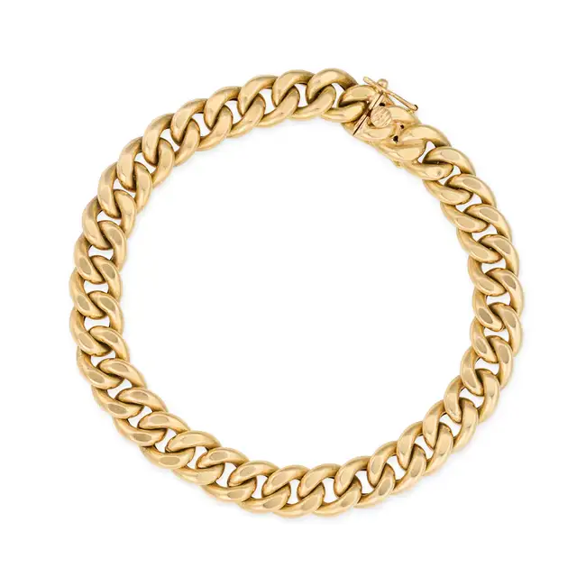 A VINTAGE GOLD CURB CHAIN BRACELET in 18ct yellow gold, comprising a row of curb links, stamped 750,