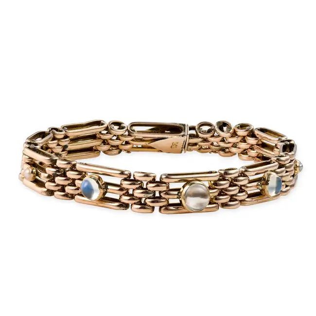 A VINTAGE MOONSTONE AND PEARL GATE LINK BRACELET in 9ct yellow gold, comprising a row of gate links,