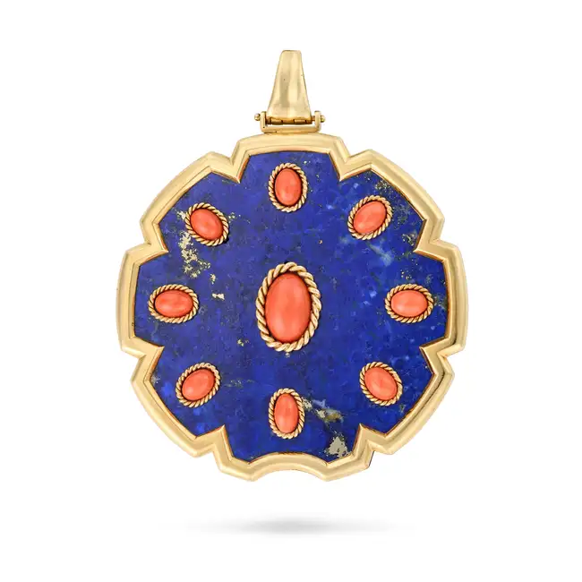VAN CLEEF & ARPELS, A FINE VINTAGE LAPIS LAZULI AND CORAL PENDANT in yellow gold, the pendant set