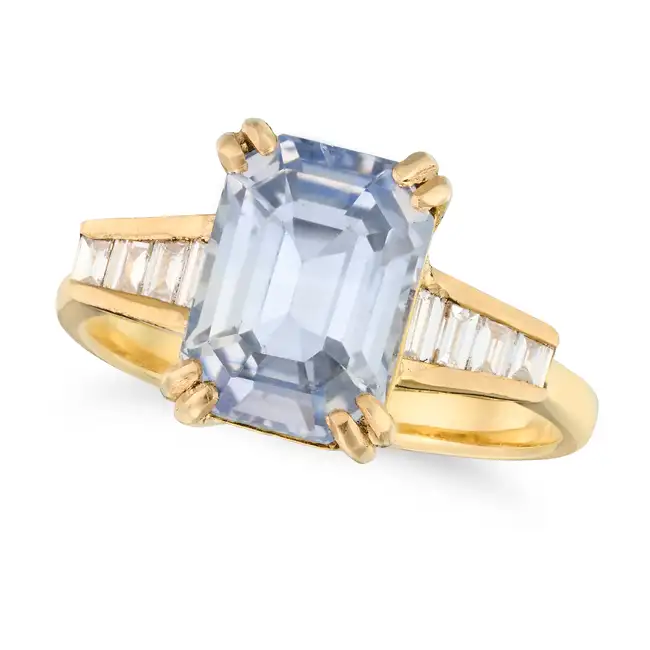 NO RESERVE - A RARE CEYLON NO HEAT BICOLOUR SAPPHIRE AND DIAMOND RING in 18ct yellow gold, set