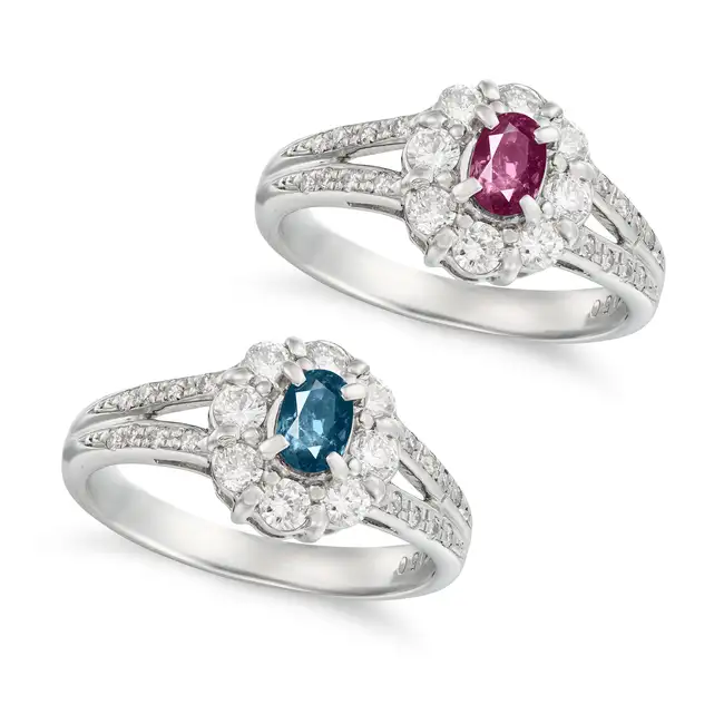 NO RESERVE - A BRAZILIAN ALEXANDRITE AND DIAMOND RING set with an oval cut alexandrite of 0.50