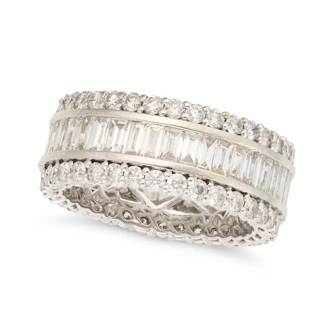 NO RESERVE - A DIAMOND FULL ETERNITY RING in 18ct white gold, set all around with baguette cut