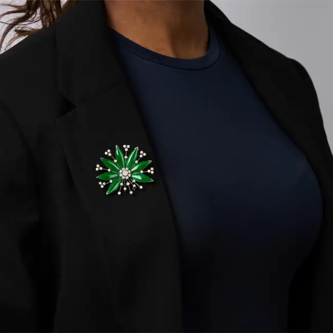 A FINE VINTAGE JADETE JADE AND DIAMOND FLOWER CLIP BROOCH designed as a flower head, set to the