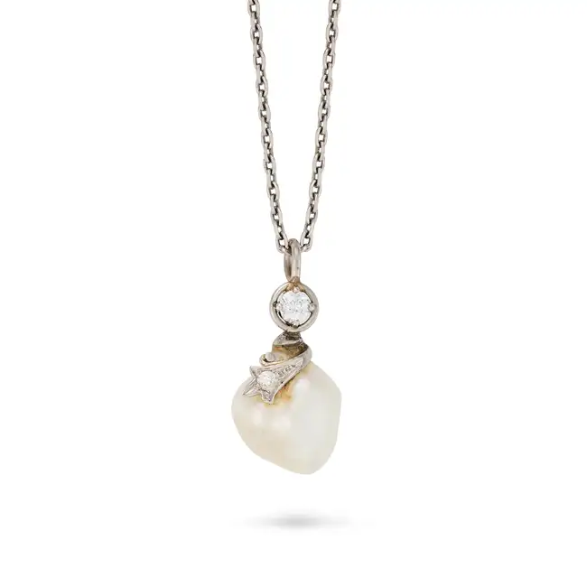 A PEARL AND DIAMOND PENDANT NECKLACE the pearl suspending a pearl of 10.4mm, accented by old cut
